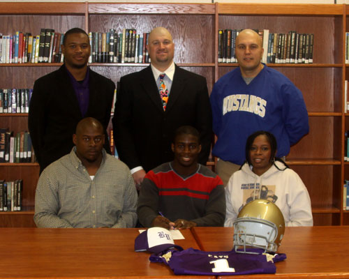 Kennen Holder signs to play for the Wildcats