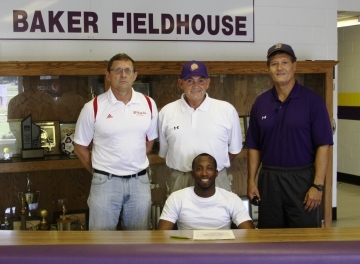 Antonio Beard Signs with Cats