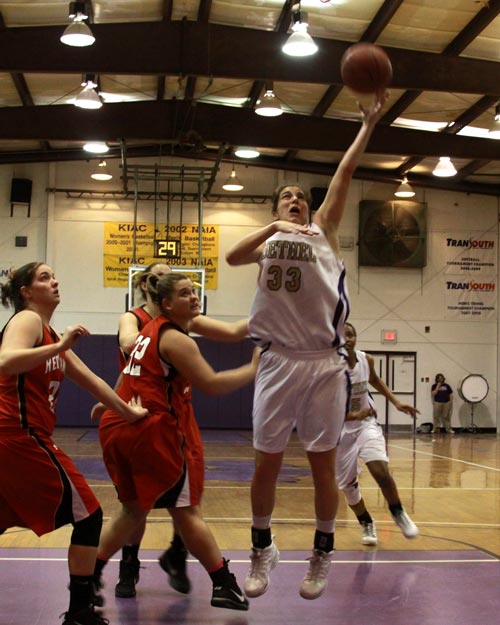 Nina Djokovic surpassed 1,600 points and 1,000 rebounds for her career in the win over the Lady RedHawks
