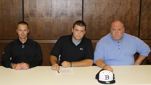 Pitcher and Utility Infielder Gavin Lindsey signs to play for the Wildcats.