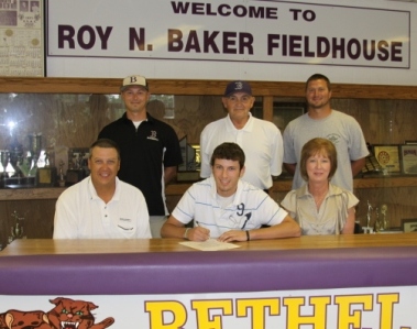 Milan's Eric Todd Inks with Cats