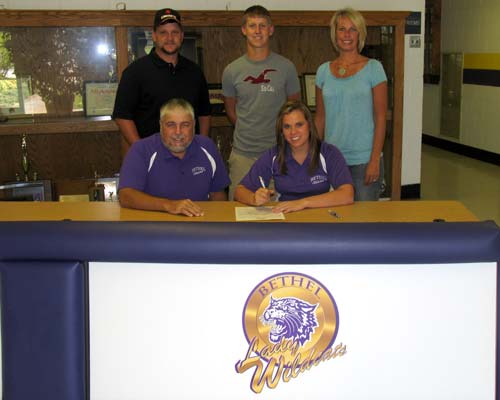 Malorie James of Gleason signs to play golf for the lady Wildcats