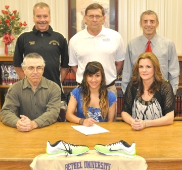 Dresden's Minisquero Signs with Lady Cats