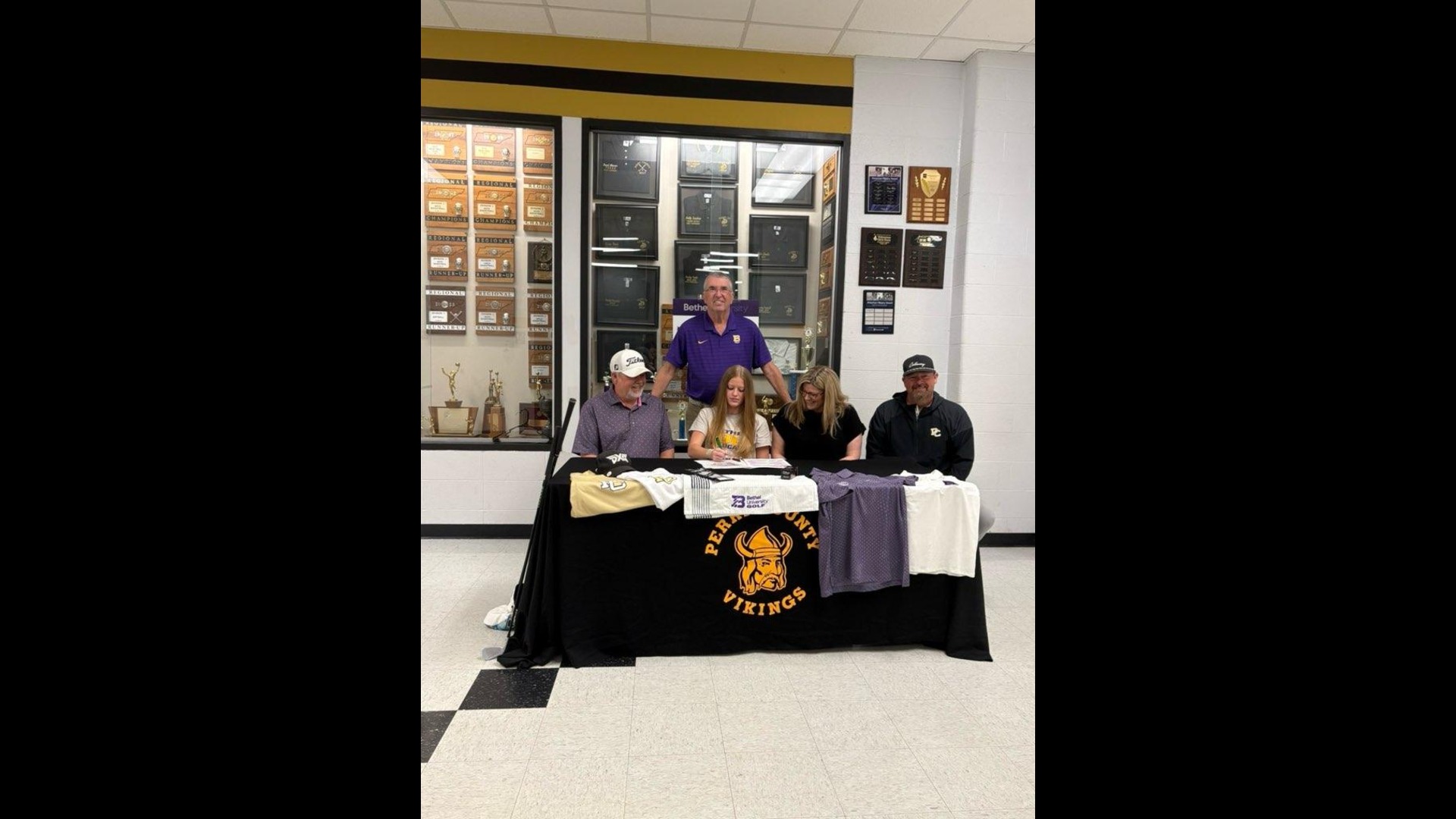 Lady Wildcats Sign Perry Couty Golf Standout