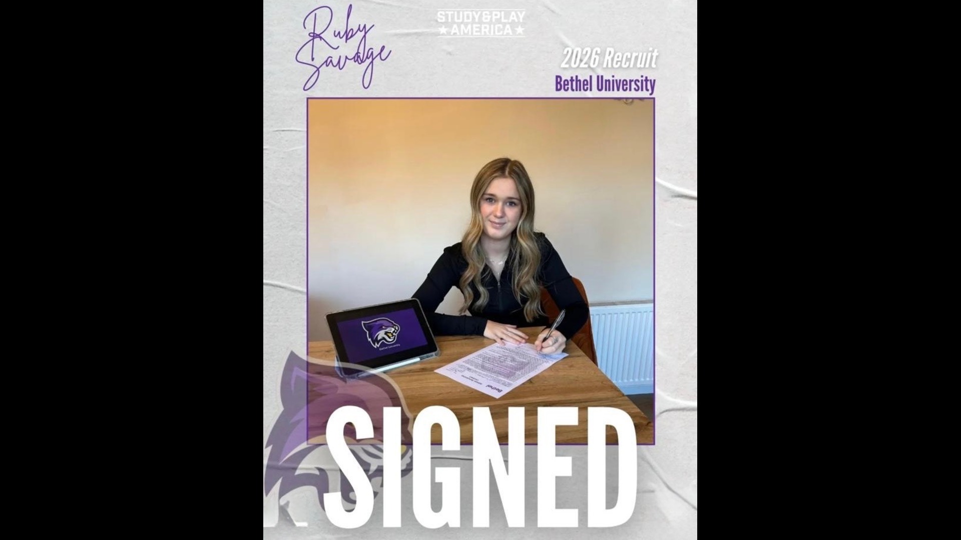Women&rsquo;s Golf Signs England Standout